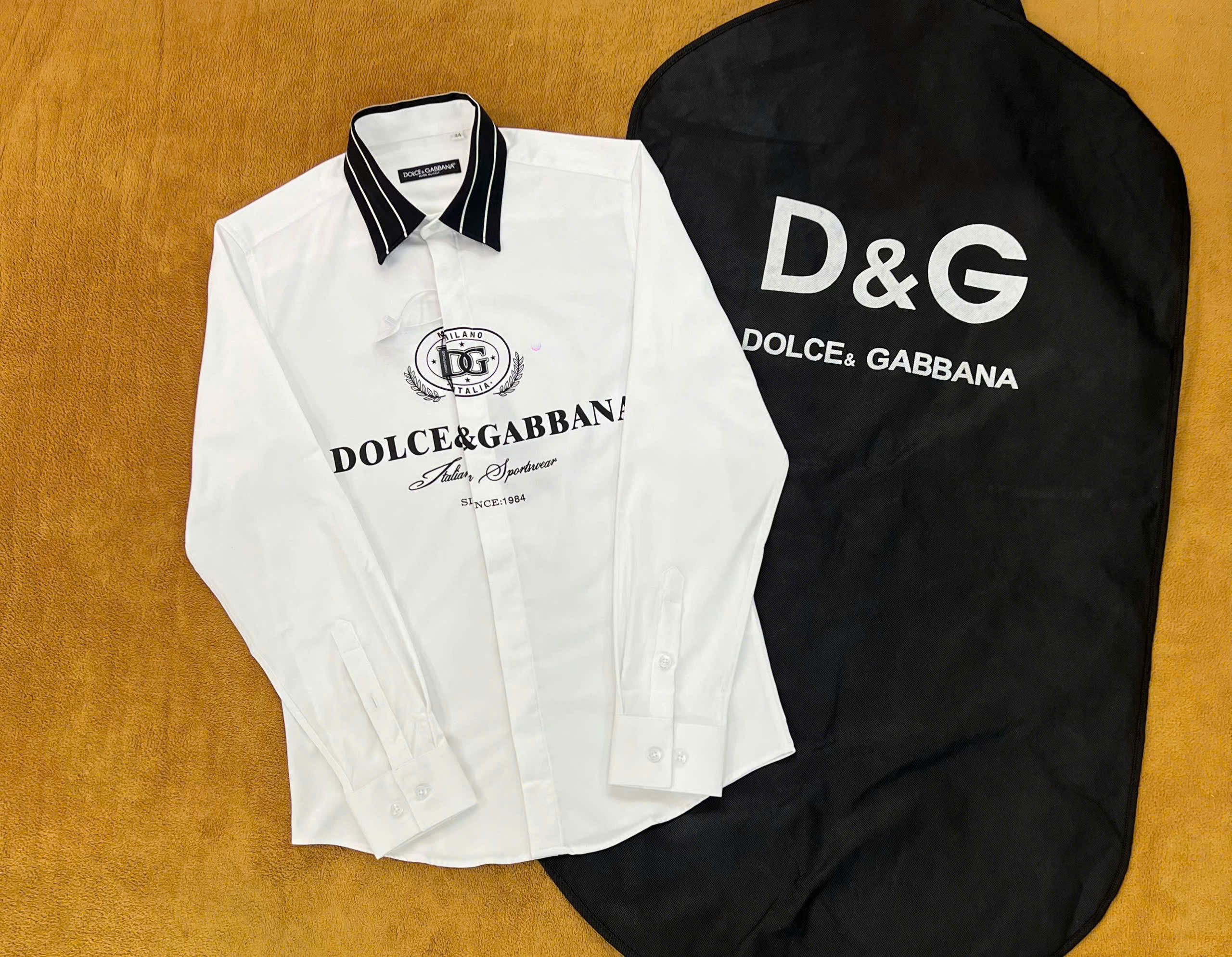 Áo sơ mi dài tay Dolce Gabbana Trắng phối cổ Đen kẻ sọc họa tiết chữ logo ngực Like Auth on web NV