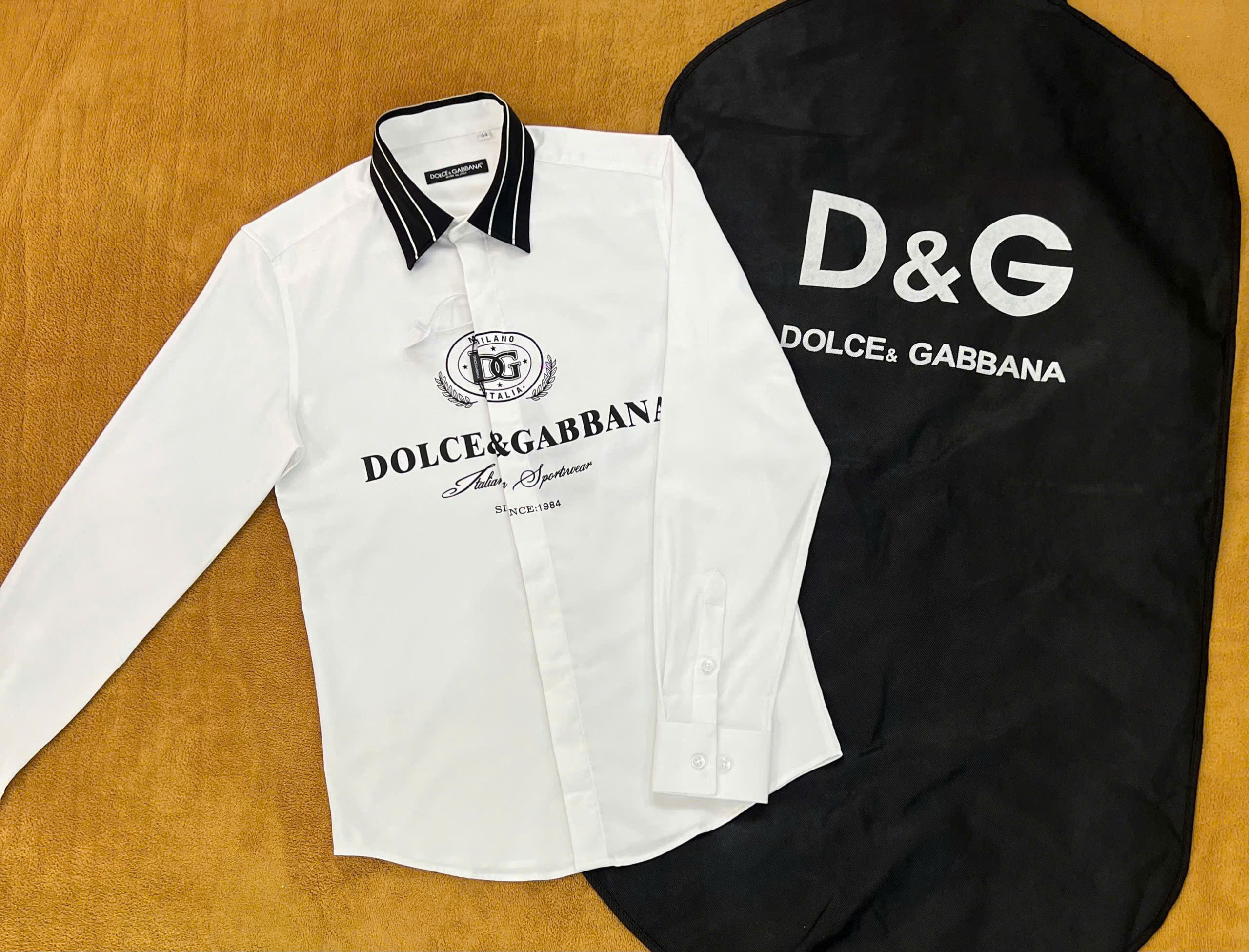 Áo sơ mi dài tay Dolce Gabbana Trắng phối cổ Đen kẻ sọc họa tiết chữ logo ngực Like Auth on web NV
