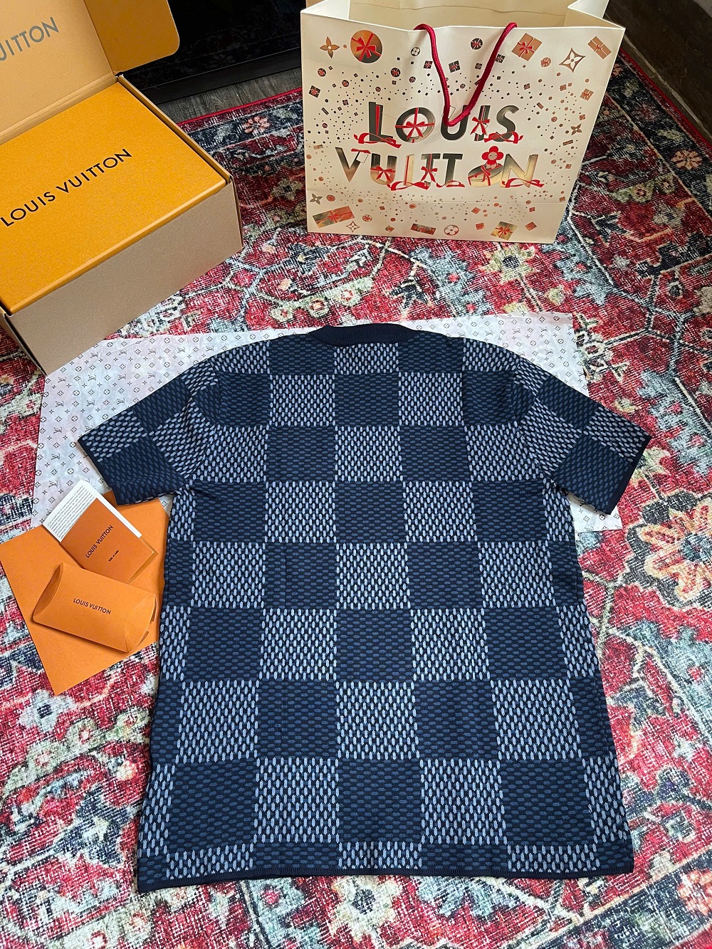 Áo phông T-shirt len Louis Vuitton LV Xanh than ô caro logo LV đính đá thêu ngực Like Auth on web NV