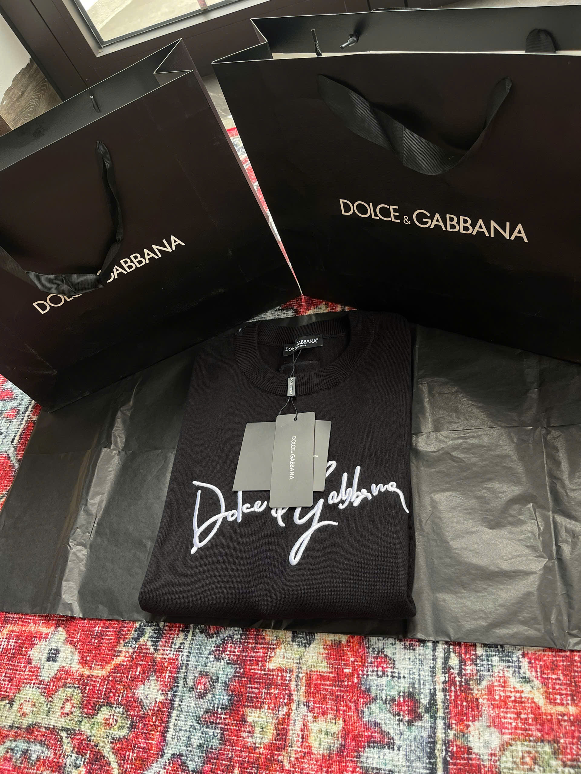 Áo phông T-shirt len Dolce Gabbana DG Đen logo chữ Trắng thêu nổi ngực Like Auth on web NV