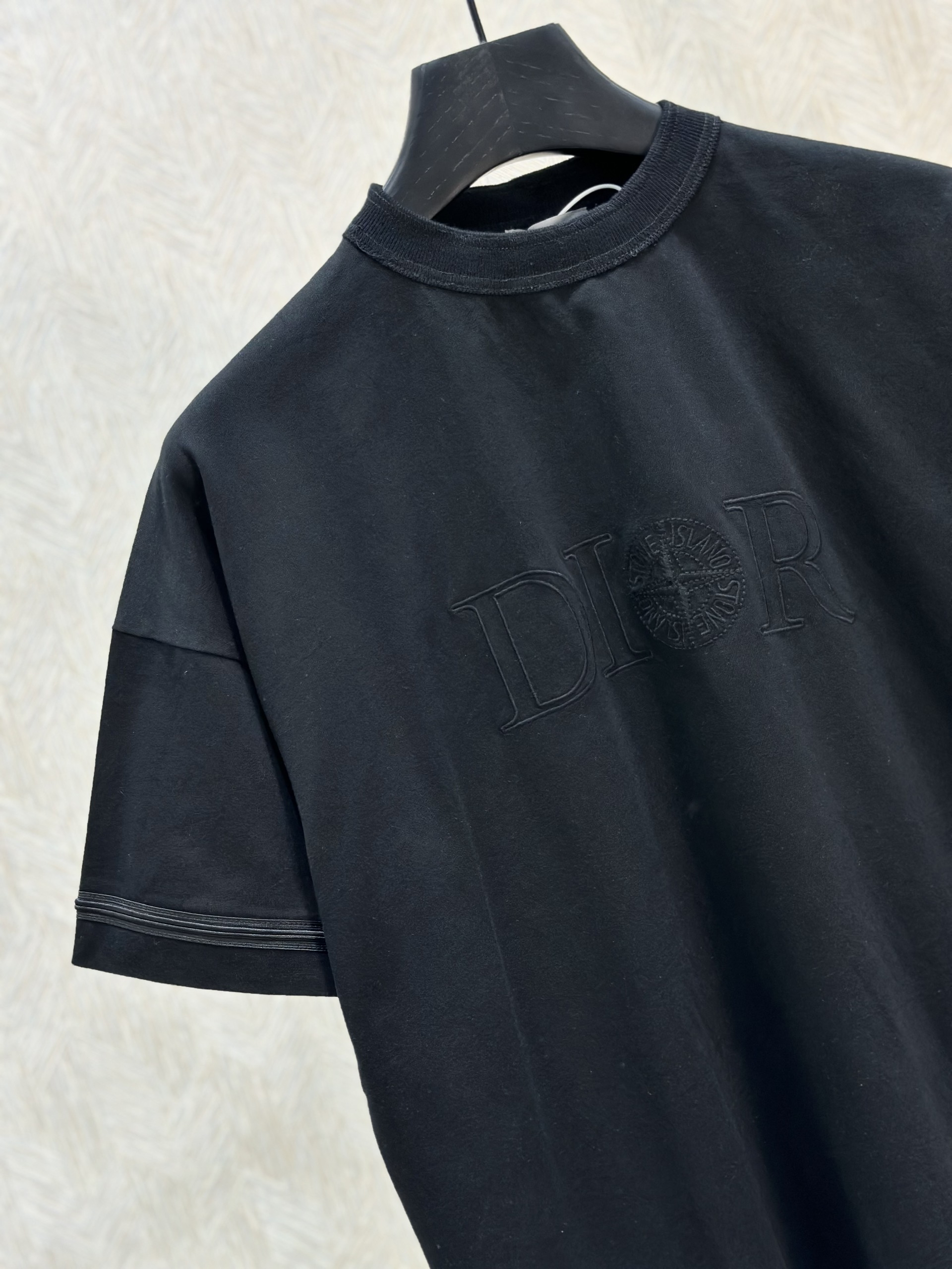 Áo phông T-shirt Dior Đen logo chữ thêu ngực Like Auth on web VTN