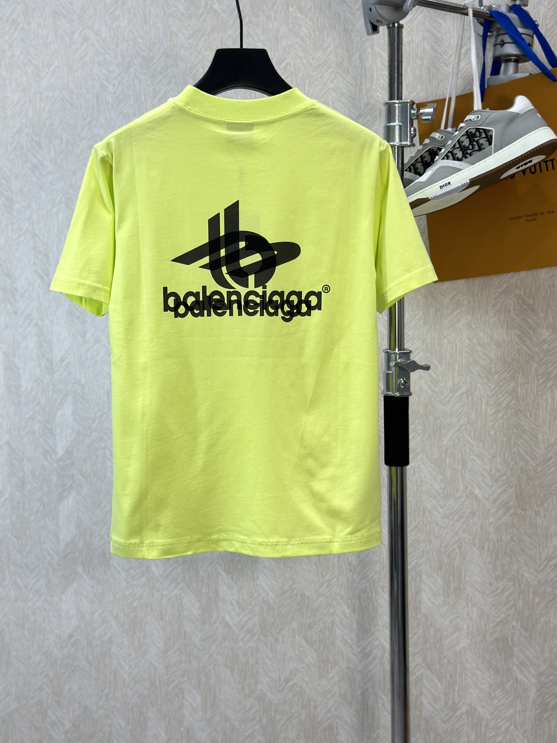 Áo phông T-shirt Balenciaga B Xanh nõn chuối họa tiết chữ lồng Đen Like Auth on web VTN