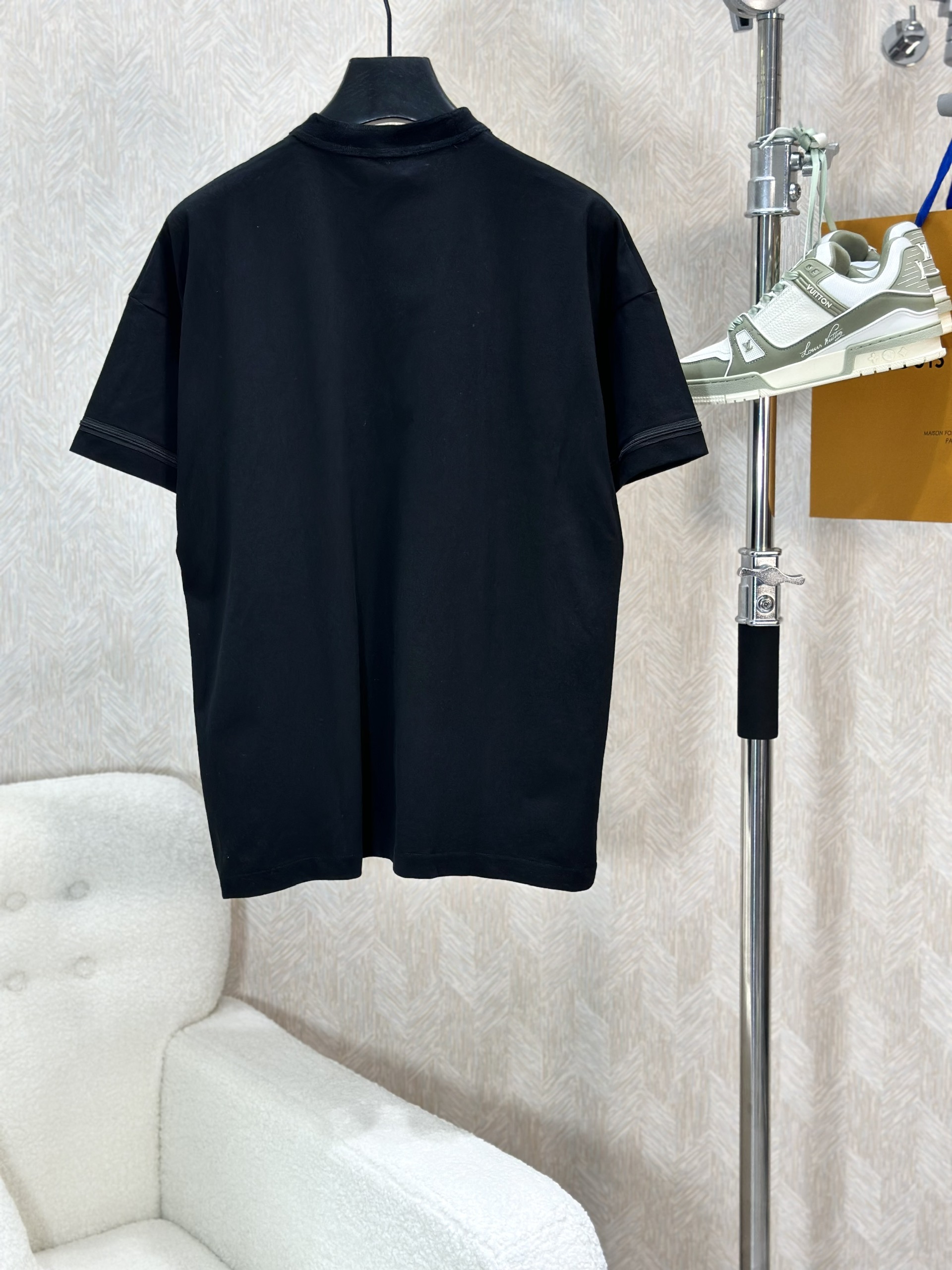 Áo phông T-shirt Dior Đen logo chữ thêu ngực Like Auth on web VTN
