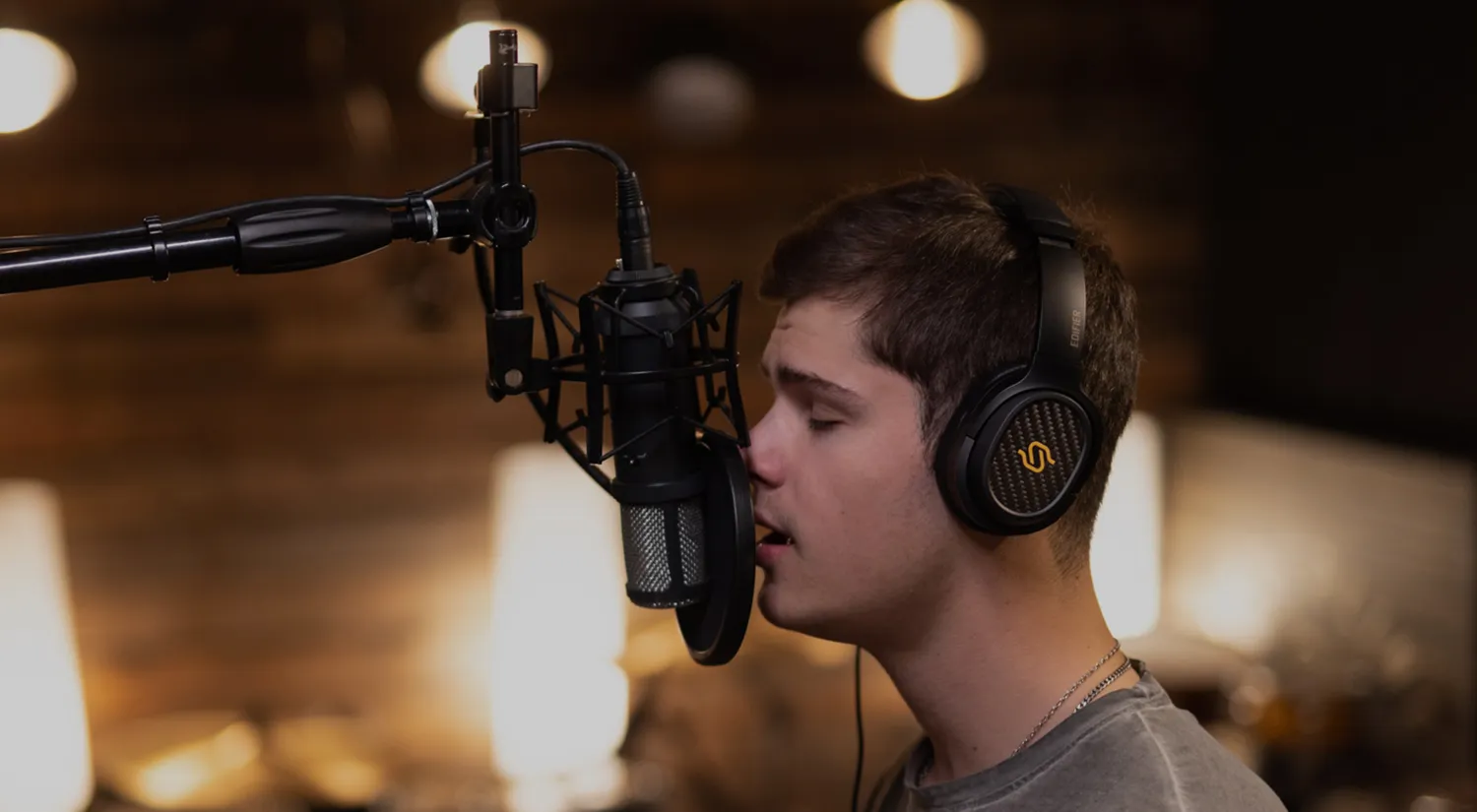 Edifier S3 Hi-Res Planar Driver Wireless Active Noise-Canceling Headphones overview 2