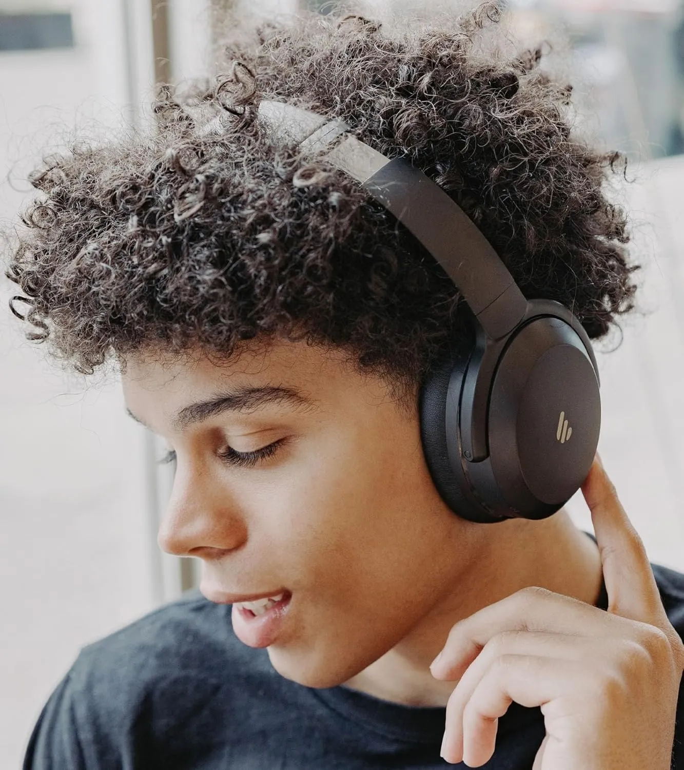 Edifier WH700NB Pro Wireless Over-Ear Headphones (IVORY) overview 6