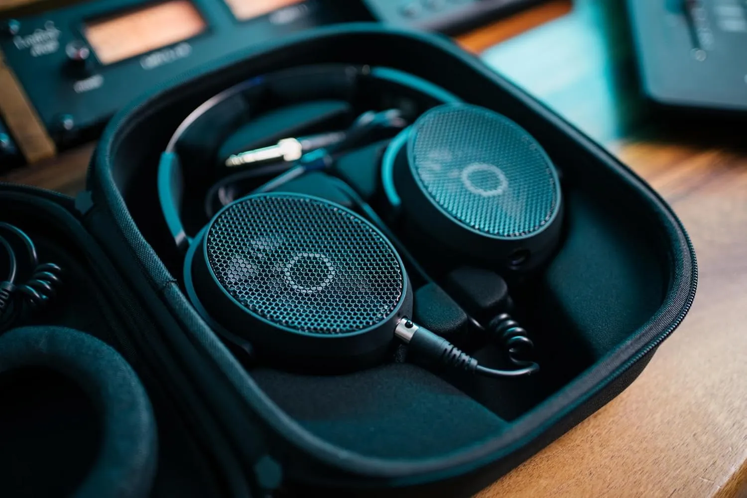 Sennheiser HD 490 Pro Plus Over Ear Professional Reference Open-Back Studio Headphones (Black) overview 1
