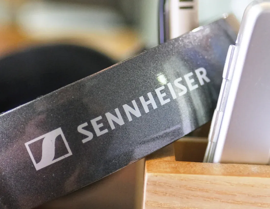 Sennheiser HD 650 Open‑Back Hi-Res Audiophile Headphones, Reference Grade Sound, Airy Design, Plush Ear Pads, Rich Bass, Black overview 5