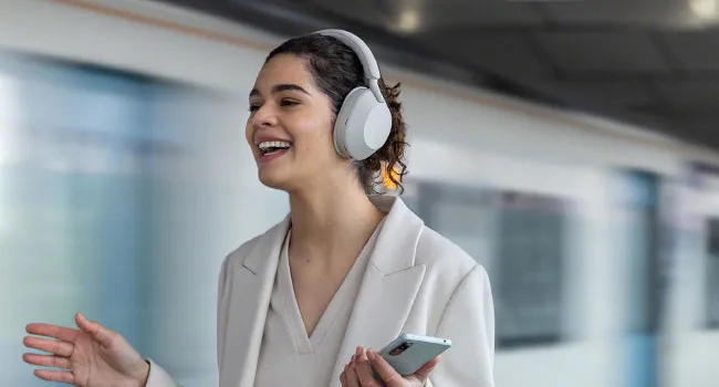 Sony WH-1000XM5 ANC Headphones - Silver overview 5
