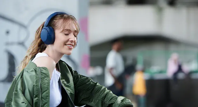 Sony WH-XB910N Extra Bass Noise Cancelling Bluetooth Wireless Over Ear Headphones Blue overview 2