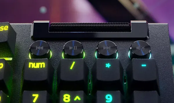 Razer BlackWidow V4 Pro Mechanical Gaming Keyboard Yellow Switches overview 4