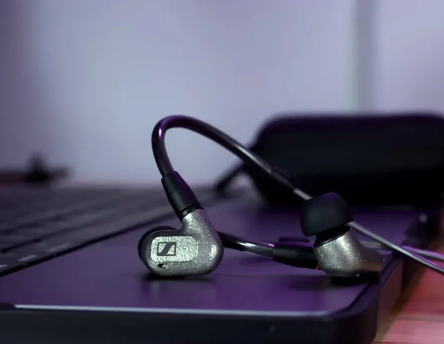 Sennheiser IE600 Hi-Res Audiophile in-Ear Monitors, German Made, Trueresponse Transducers, Dual Resonator Chambers, Rich Bass, Silver overview 2