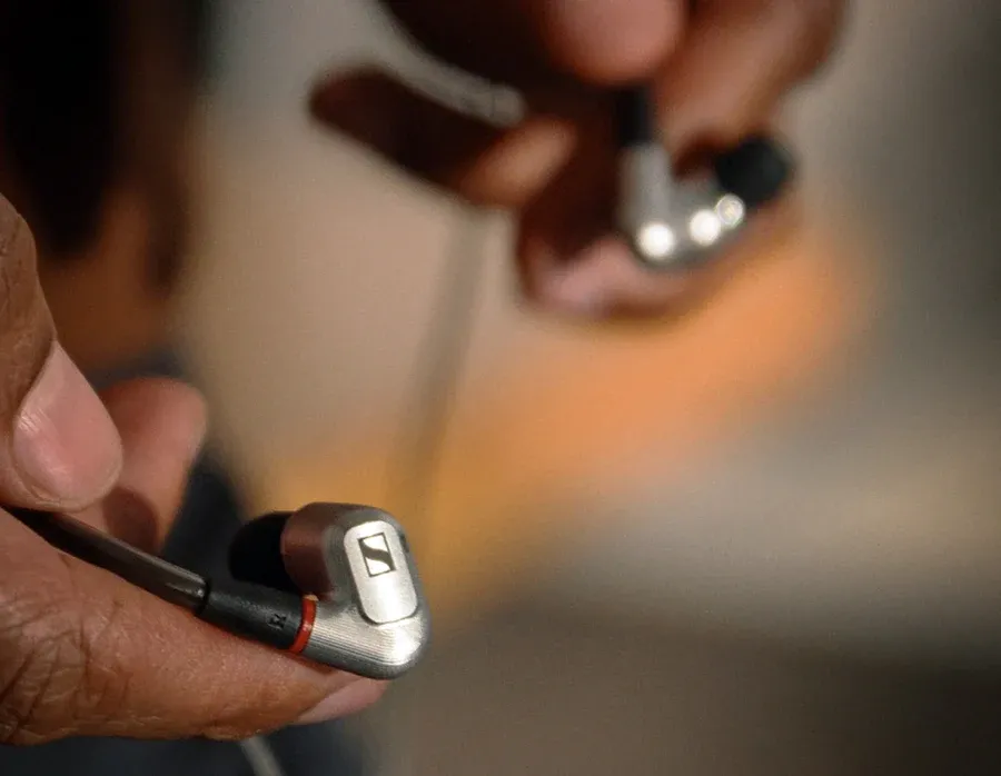 Sennheiser IE900 Hi-Res Audiophile In-Ear Monitors, German Made, Trueresponse Transducers with X3R Technology, Silver overview 4