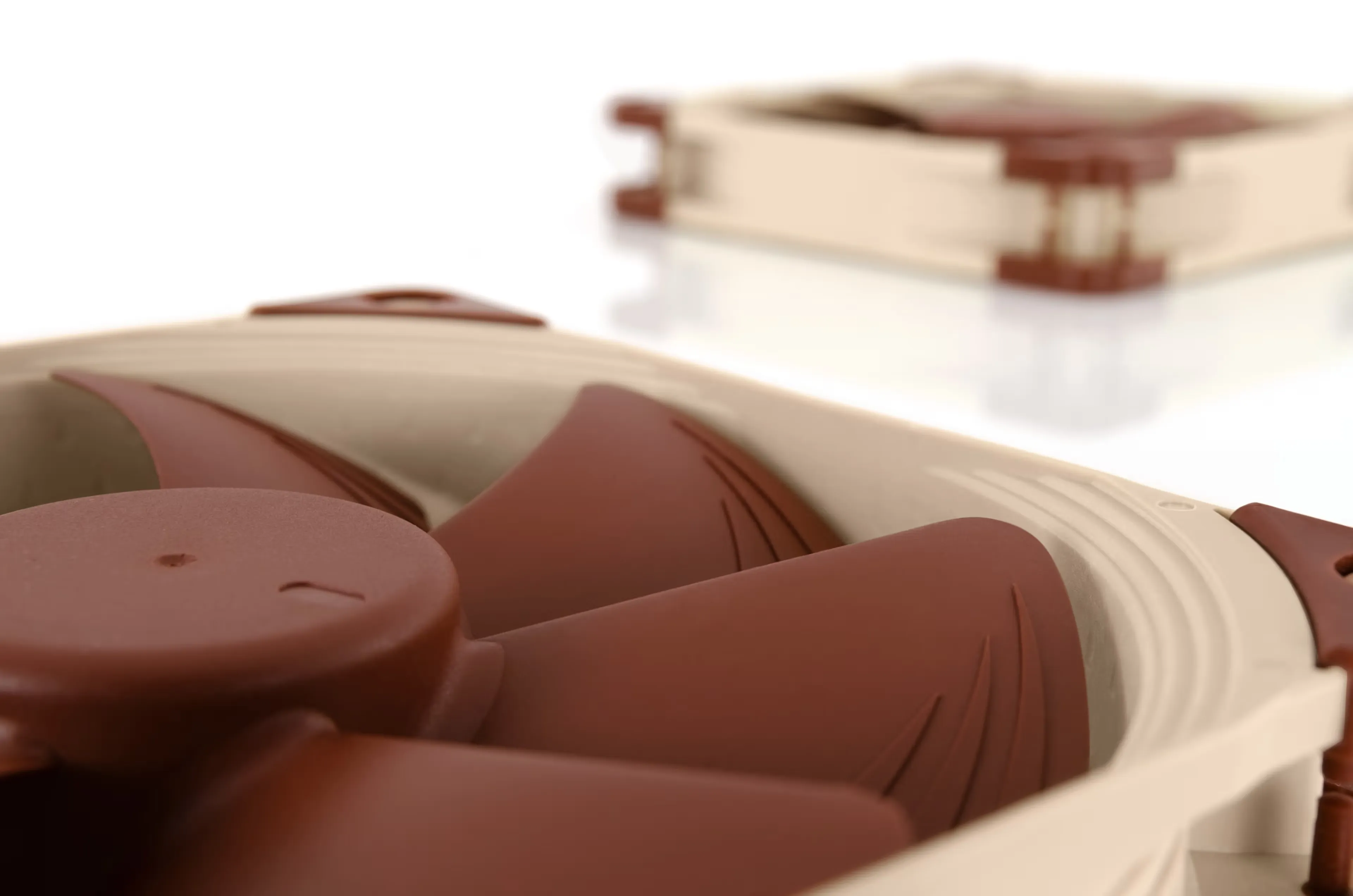 Noctua NF-A14 5V PWM 140mm Cabinet Fan overview 1