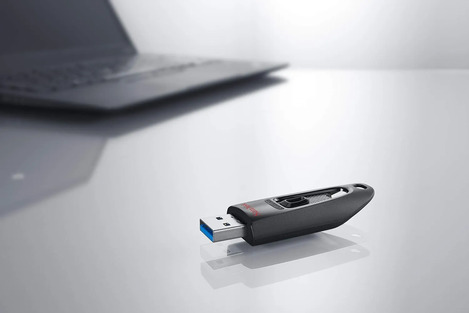 SanDisk Ultra USB 3.0 Flash Drive - 32GB (Black) overview 1