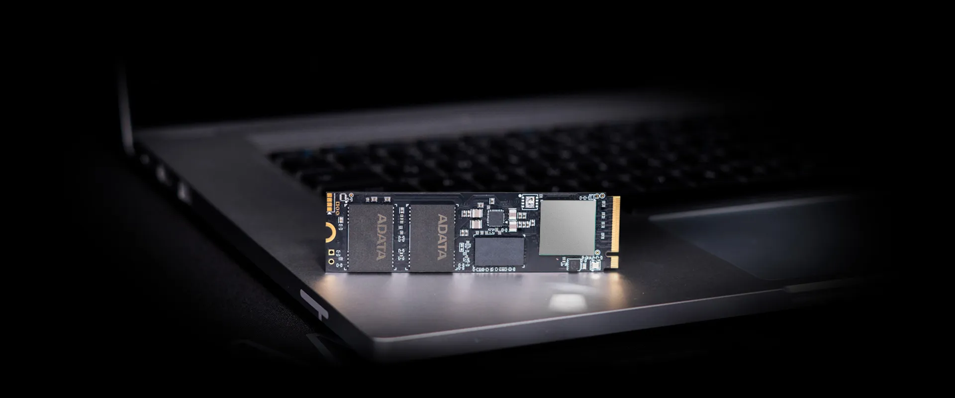 Adata XPG Gammix S70 Blade 2TB M.2 NVMe Gen4 Internal SSD overview 4