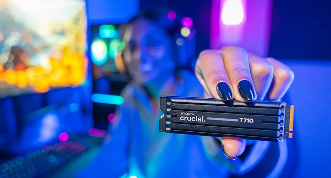 Crucial T710 1TB PCIe Gen5 NVMe 2280 M.2 SSD with heatsink overview 6