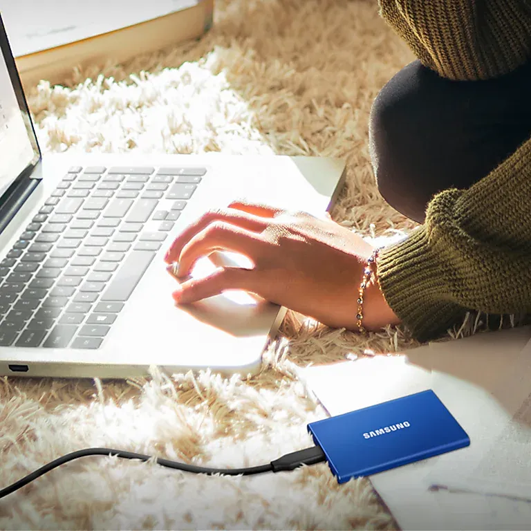 Samsung T7 2TB Portable SSD (Blue) overview 1