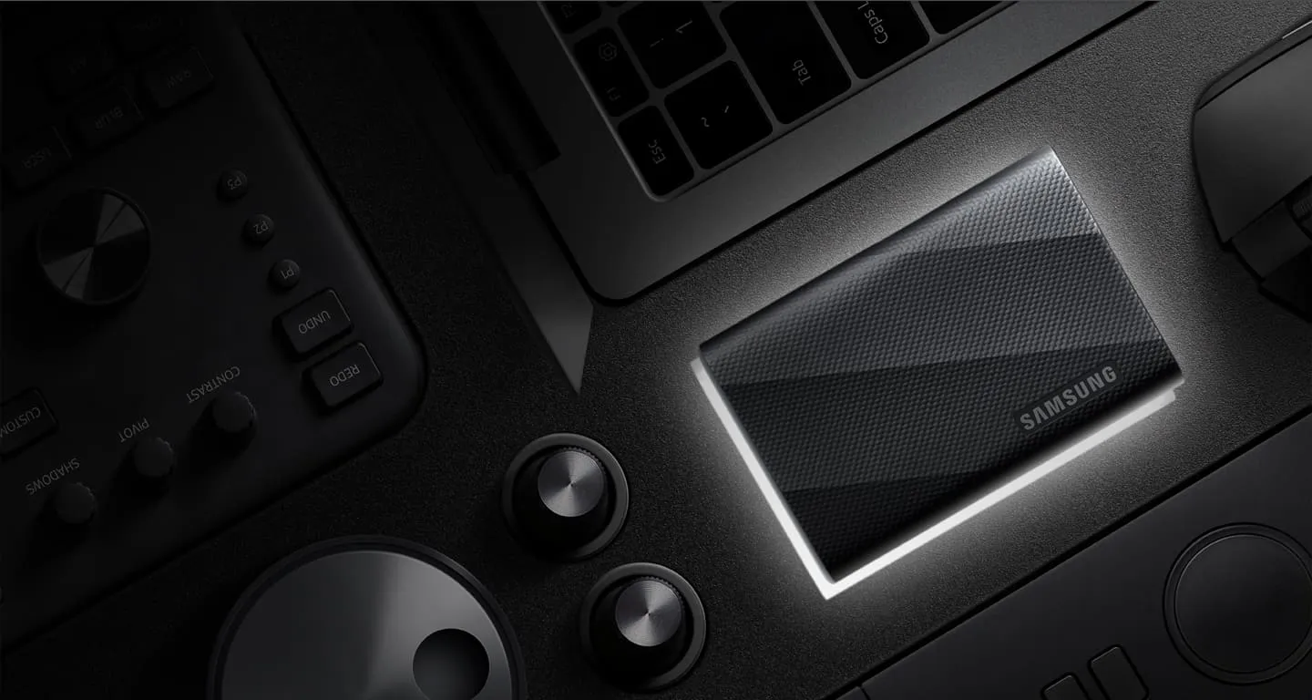 Samsung T9 1TB Portable SSD (Black) overview 1