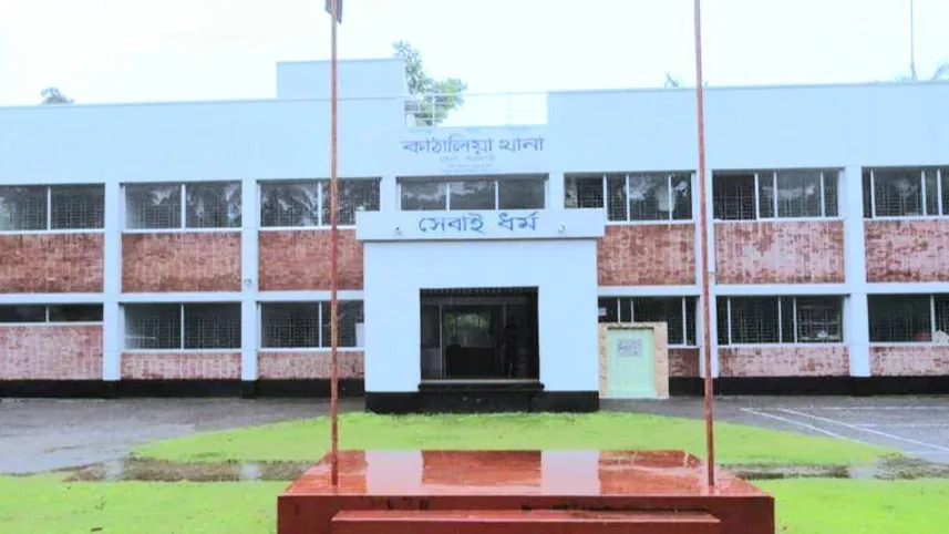 কাঁঠালিয়ায় ছোট ভাই হত্যা মামলার আসামি বৃদ্ধের ঝুলন্ত লাশ উদ্ধার