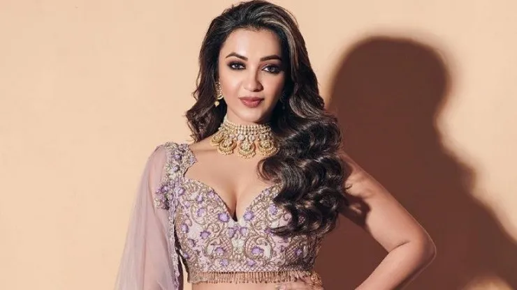 দুটো টাকার জন্য কত কী করতে হয় : কৌশানী