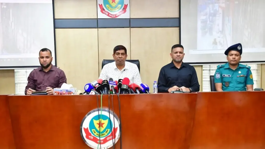 মাদক অভিযানে পিস্তল হাতে ইশরাক, আইনের ব্যত্যয় হলে ‘ব্যবস্থা নেবে পুলিশ’