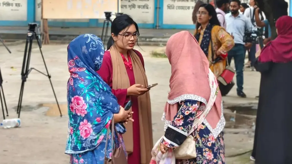 পাসের হারে মেয়েরা এগিয়ে থাকলেও জিপিএ-৫ বেশি ছেলেদের
