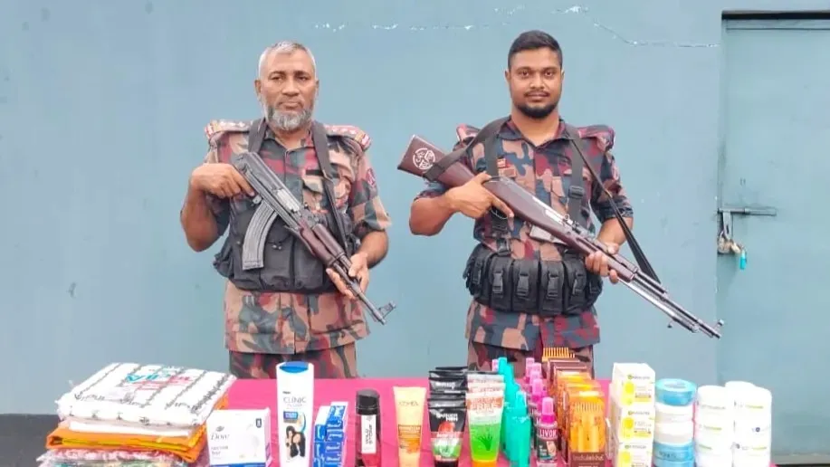 বেনাপোল সীমান্তে আড়াই লাখ টাকার চোরাচালান পণ্য আটক