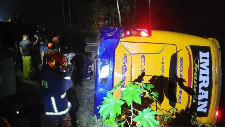 পটুয়াখালীতে বাস-অটোরিকশার মুখোমুখি সংঘর্ষ, নিহত ৪