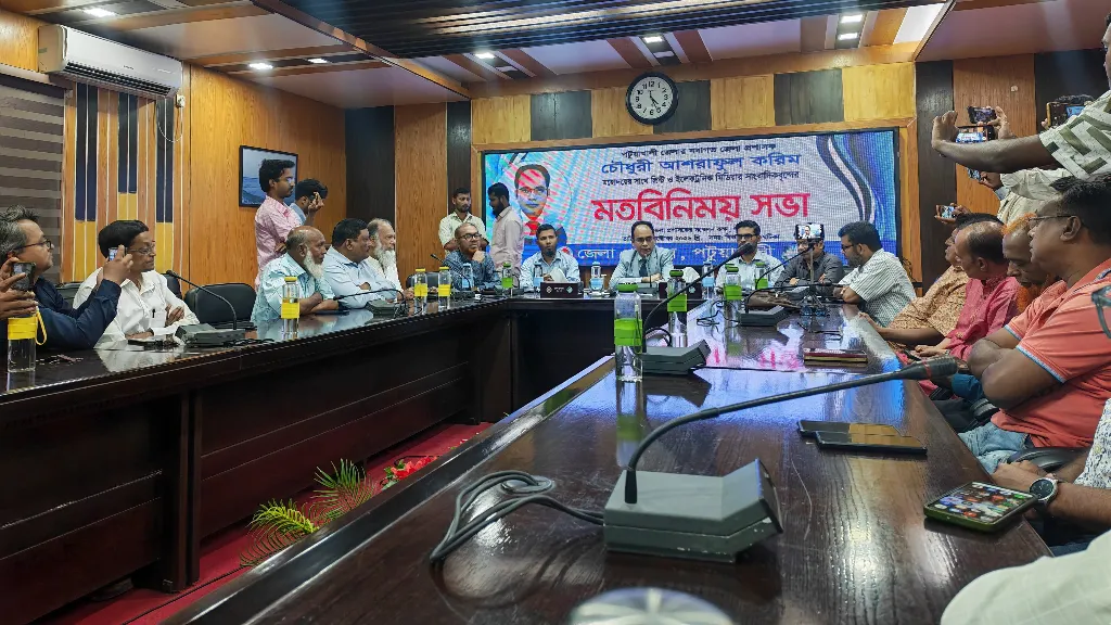 পটুয়াখালীর নবাগত জেলা প্রশাসকের সঙ্গে সাংবাদিকদের মতবিনিময় সভা