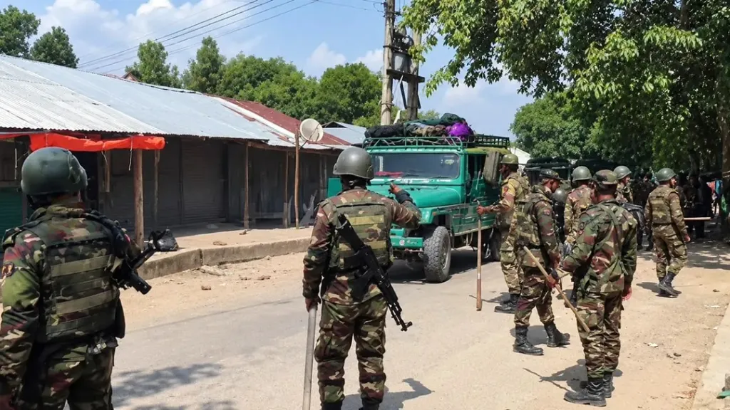 সাজেক সড়কে ফের অবরোধ, আইনশৃঙ্খলা বাহিনীর সঙ্গে গোলাগুলি