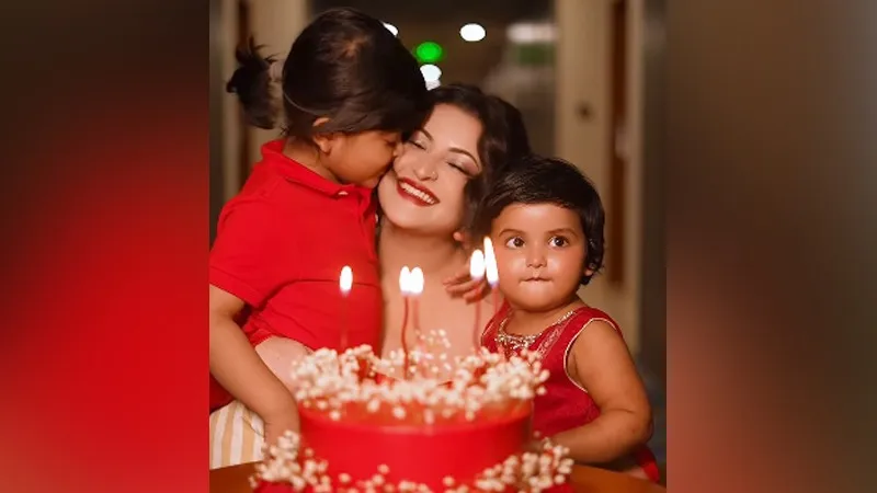 দুই সন্তানকে নিয়ে ঘরোয়া আয়োজনে জন্মদিন উদযাপন পরীমণির