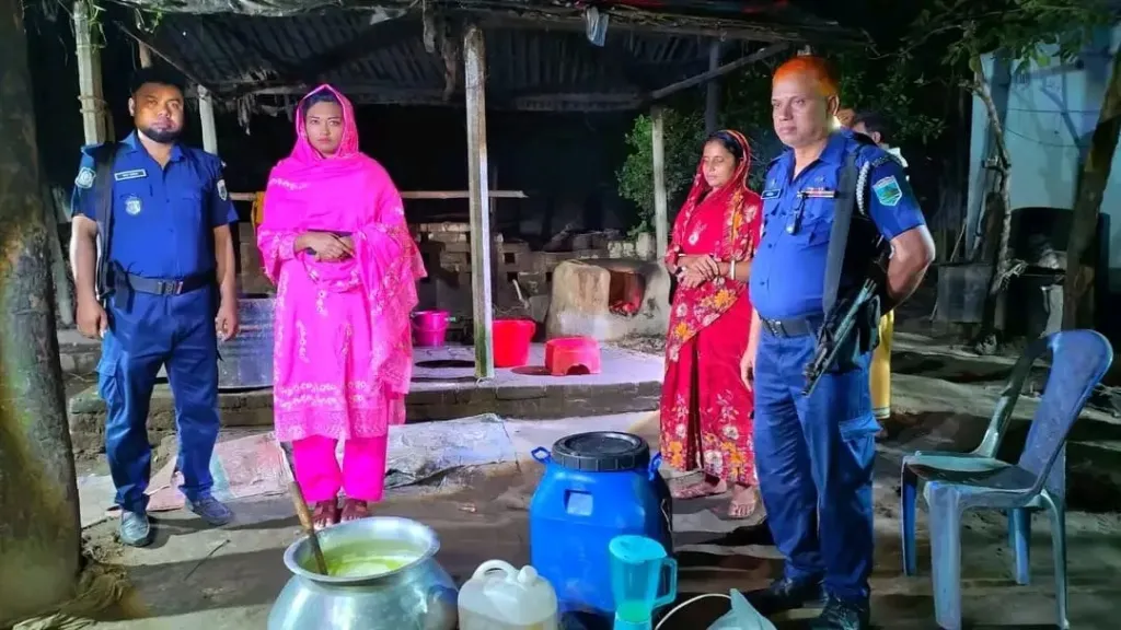 পাবনায় ব্লিচিং পাউডার-পামওয়েল দিয়ে নকল দুধ, লাখ টাকা জরিমানা