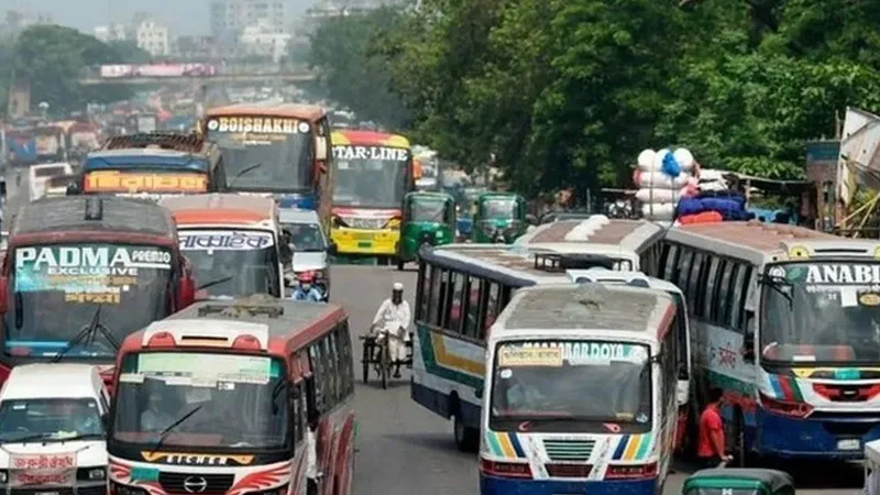 জ্বালানির দাম বৃদ্ধিতে বাড়ল বাসভাড়া