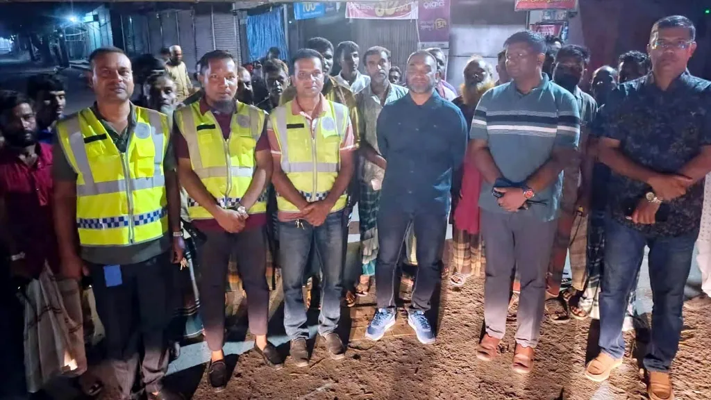 কাজিপুরের পূজামণ্ডপ পরিদর্শন করলেন সিরাজগঞ্জের পুলিশ সুপার