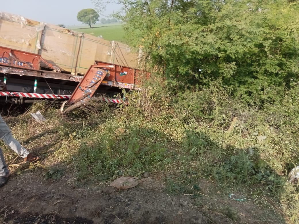 शहपुरा: आरटीओ चेकिंग के दौरान के दौरान हुआ बड़ा हादसा, हादसे में तीन ट्रक पलटे 