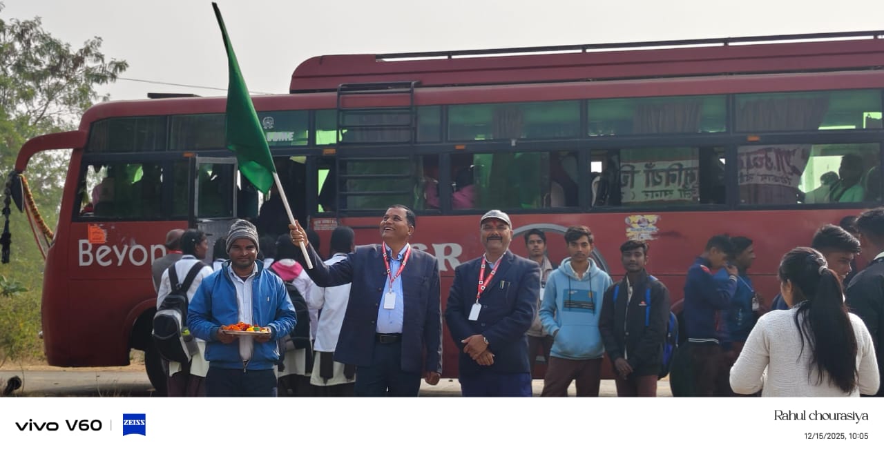 शासकीय विद्यालय के छात्रों औद्योगिक भ्रमण, वैदिक इंस्टीट्यूट व हॉस्पिटल का दौरा