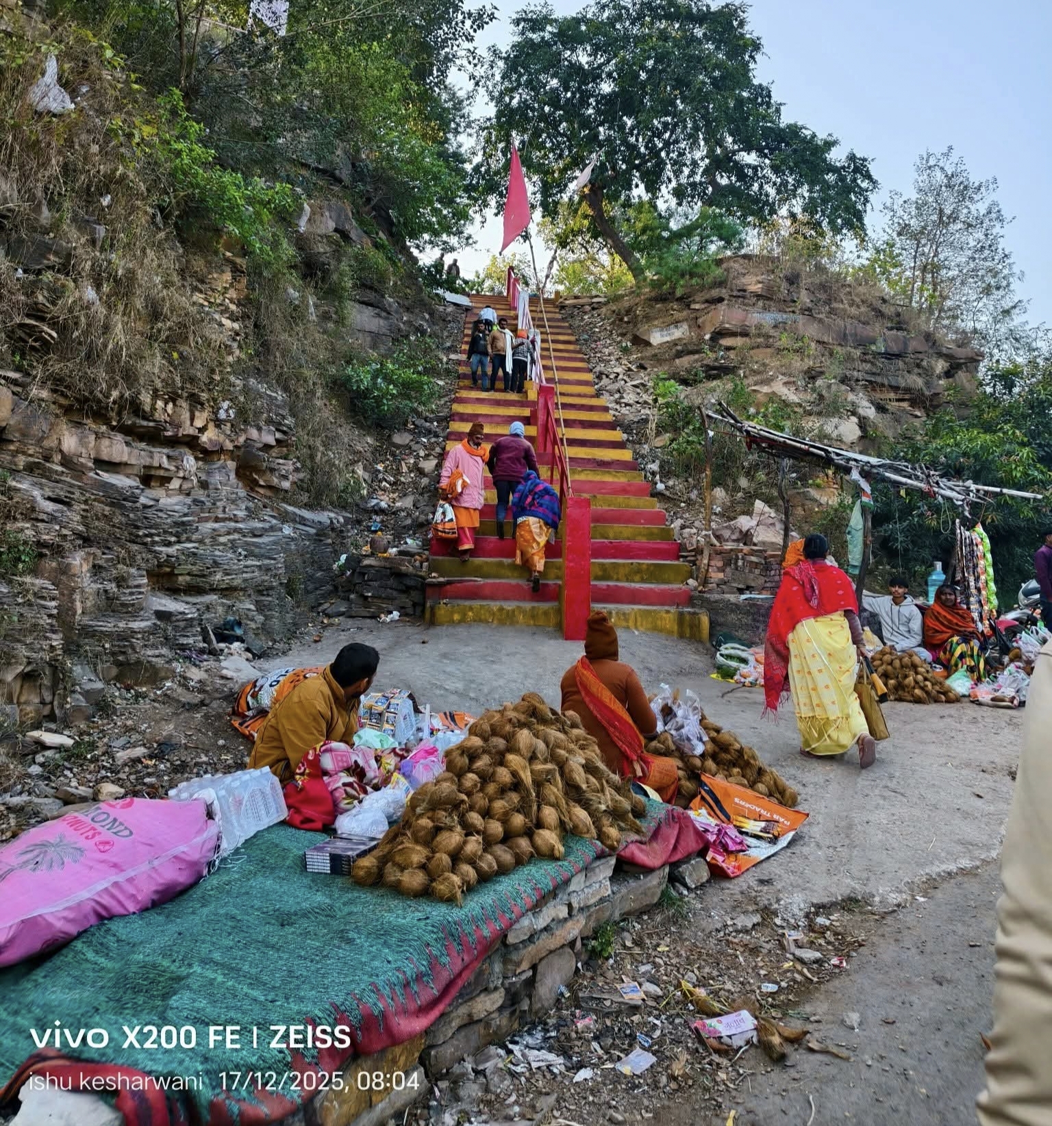अड़गड़नाथ धाम का भव्य मेला, झूले बने लोगों के आकर्षण का केंद्र         