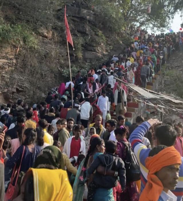 अड़गड़नाथ धाम का भव्य मेला, झूले बने लोगों के आकर्षण का केंद्र         