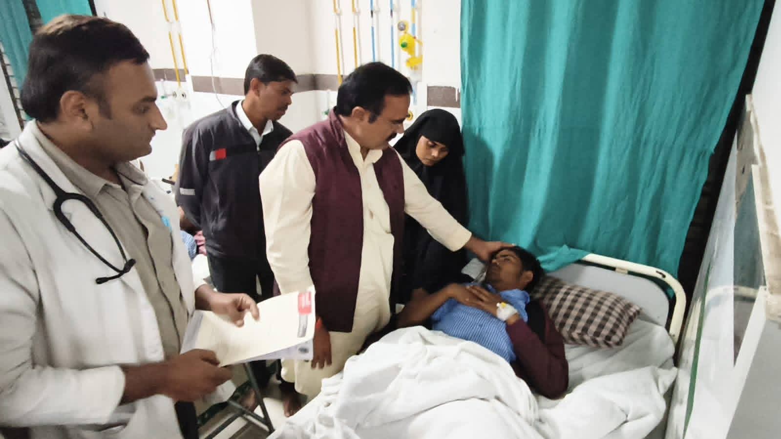  मुंगावली: बस दुर्घटना के बाद विधायक ने एक बार फिर दिखाई दरियादिली, मौके पर पहुंचा पुलिस प्रशासन