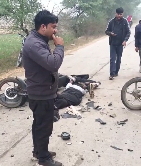 जनेह में थाना के पास भीषण सड़क हादसा,  दो मोटरसाइकिलों की आमने-सामने टक्कर