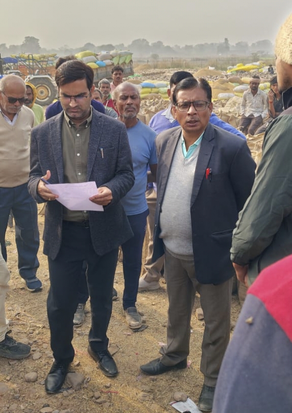 त्योंथर: सीईओ जिला पंचायत ने 5 खरीदी केन्द्रों का किया निरीक्षण