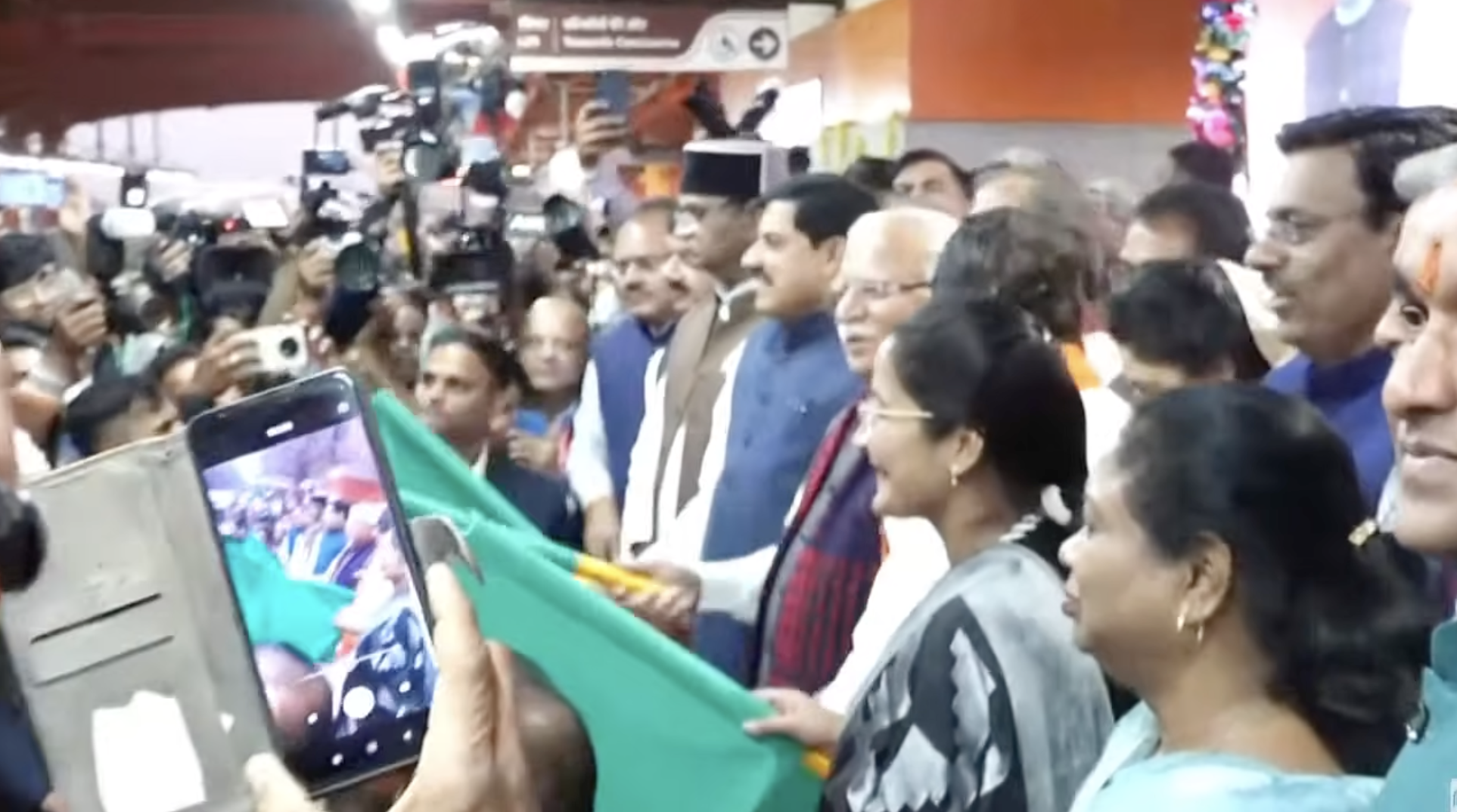 16 साल बाद हुआ भोपाल का सपना साकार, CM मोहन यादव और केंद्रीय मंत्री मनोहर लाल खट्टर ने भोपाल मेट्रो को दिखाई हरी झंडी
