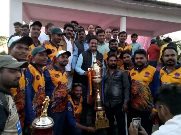 बैतूल के पूर्व मंत्री ने प्रभात पट्टन क्रिकेट प्रतियोगिता के फाइनल में हिस्सा लिया और खेल प्रेमियों का उत्साहवर्धन किया