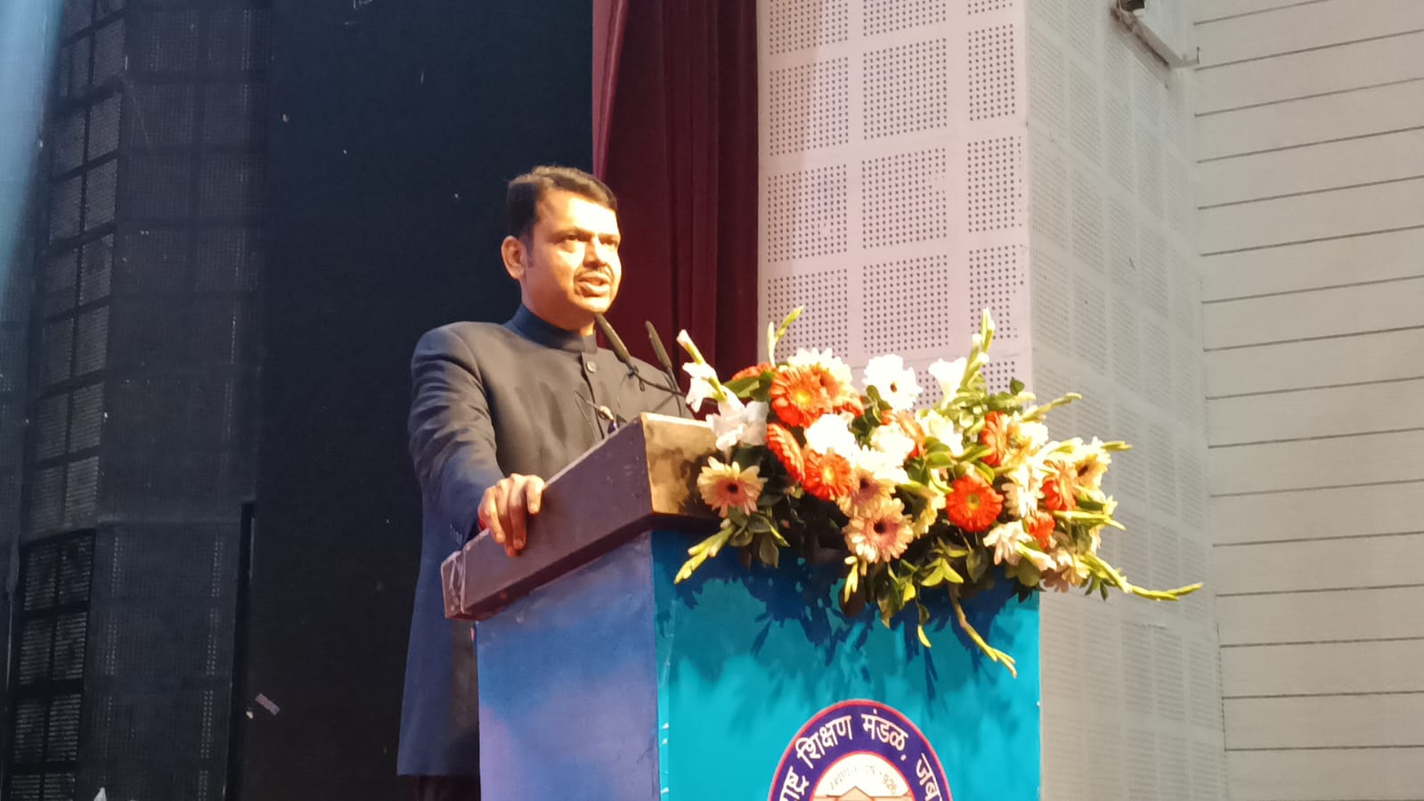  MP पहुंचे महाराष्ट्र के CM फडणवीस, जबलपुर में आयोजित शताब्दी समारोह किया शिरकत