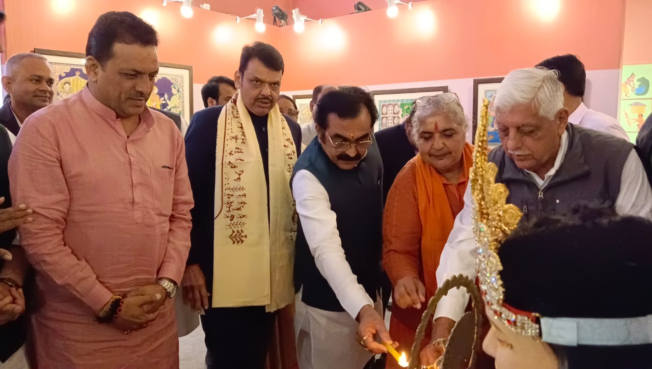  MP पहुंचे महाराष्ट्र के CM फडणवीस, जबलपुर में आयोजित शताब्दी समारोह किया शिरकत