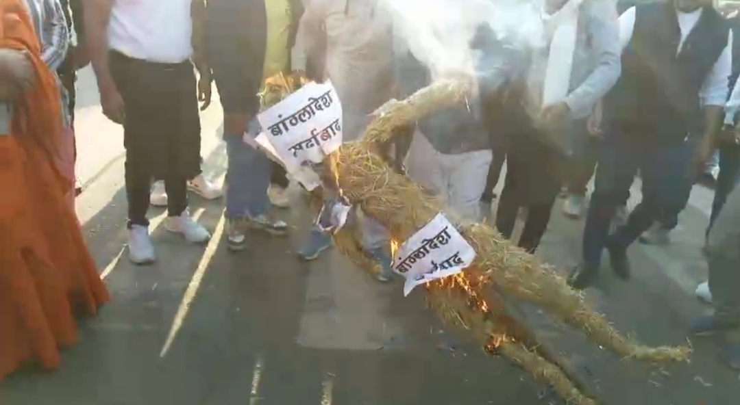 जबलपुर: बांग्लादेश में हिंदू अल्पसंख्यकों पर अत्याचार के विरोध में हिंदू टाइगर फोर्स का प्रदर्शन