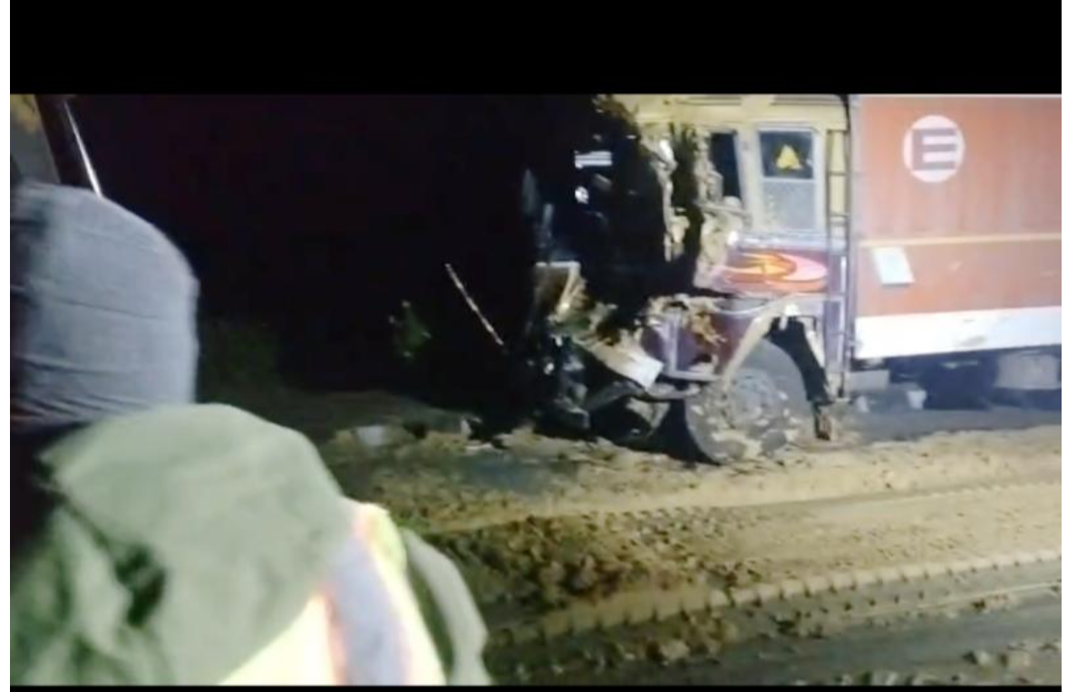 बैतूल-नागपुर फोरलेन पर भीषण सड़क हादसा: गन्ने से भरी ट्रॉली पलटी, तीन किलोमीटर लंबा जाम