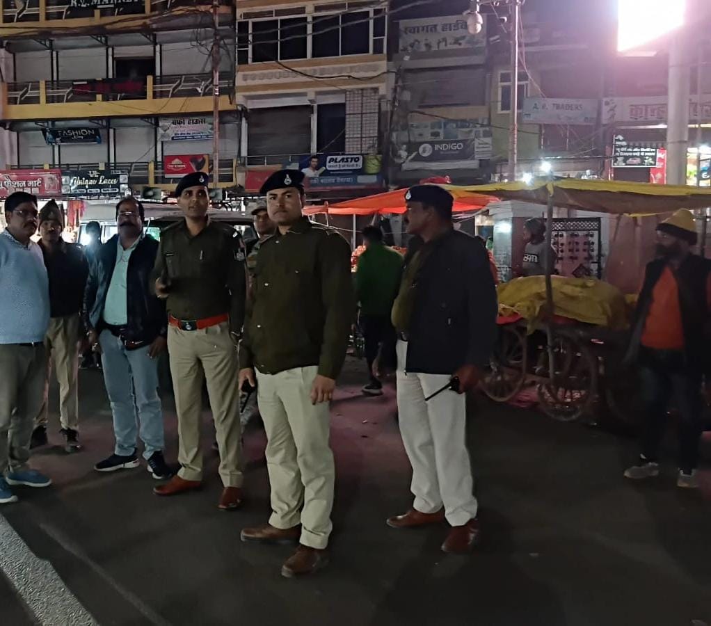 रायसेन में शहर की सड़कों पर निकले ASP सुरक्षा सहित यातायात व्यवस्थाएं देखी