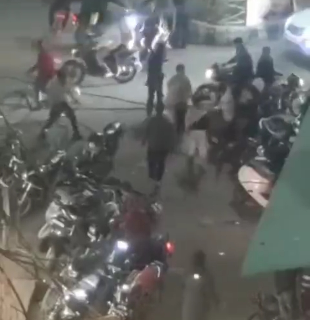 टीकमगढ़ में कानून व्यवस्था के हालात चिंताजनक: खुलेआम गुंडागर्दी का वीडियो वायरल