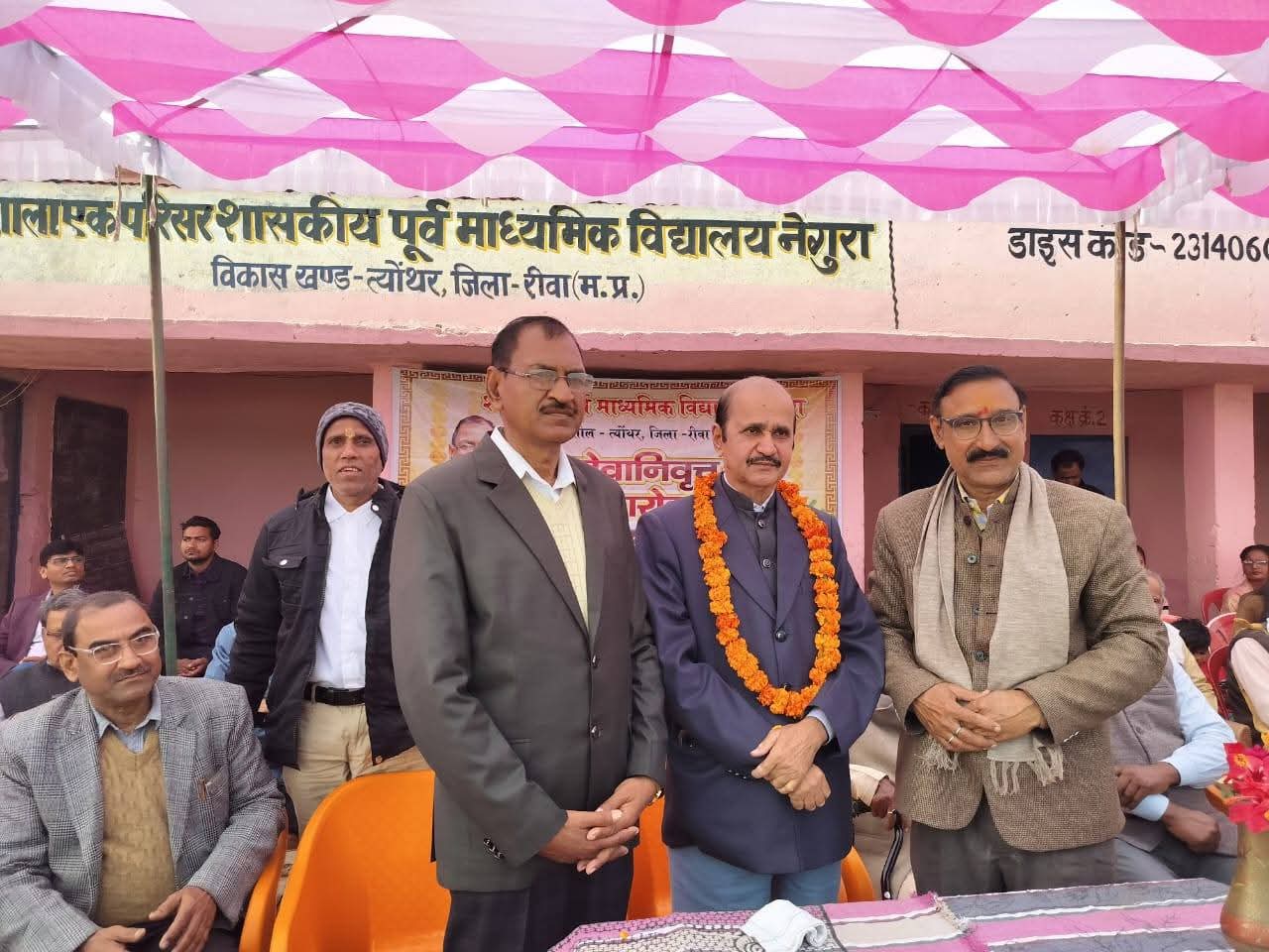 त्योंथर: शासकीय पूर्व माध्यमिक विद्यालय नेगुरा में प्रधानाध्यापक इंद्रसेन सिंह का विदाई सम्मान समारोह